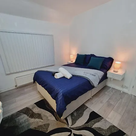 Relaxed Double Bed With Private Bathroom, Parking, Wifi And Garden. Leeds  Exterior photo