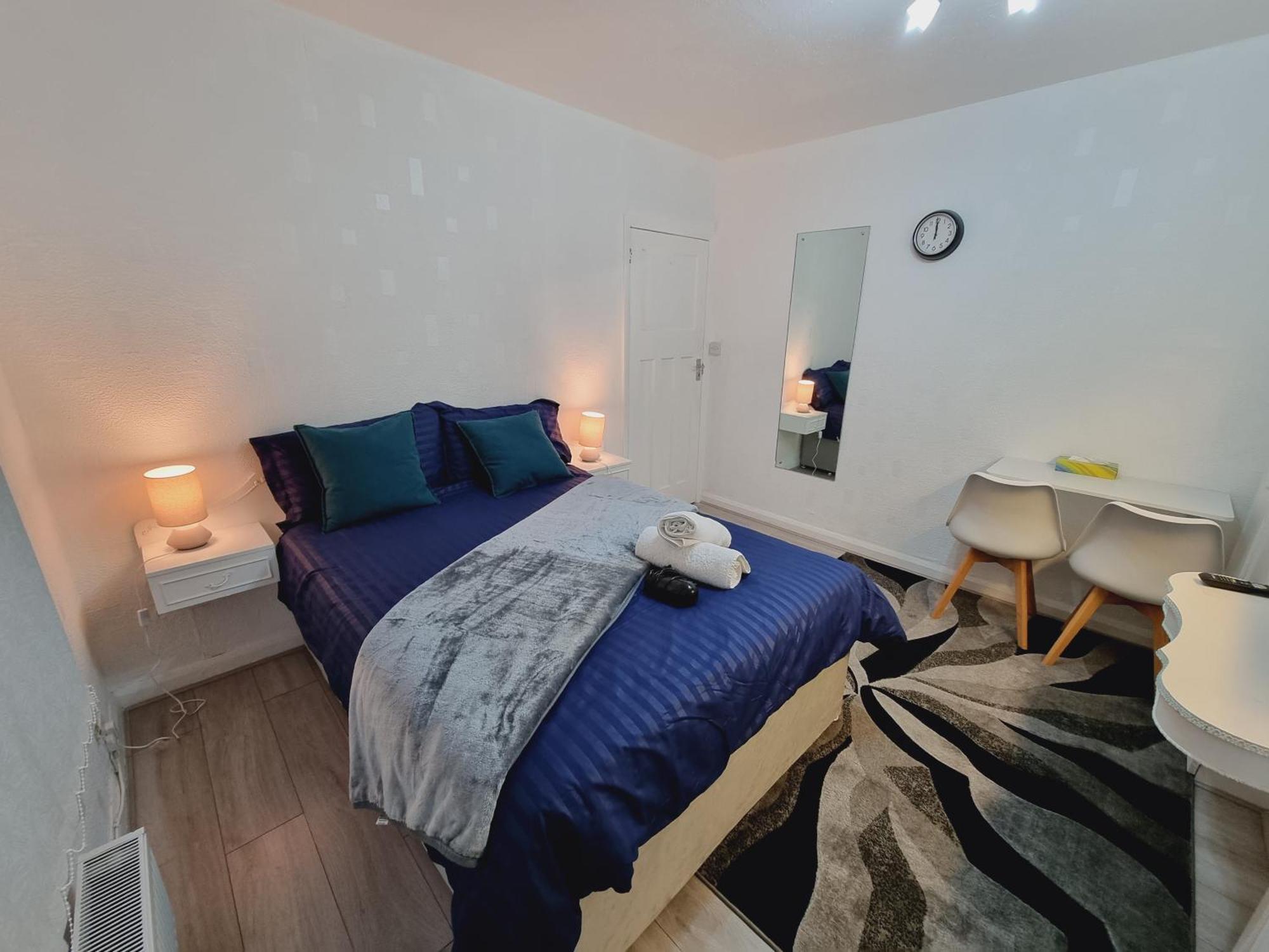 Relaxed Double Bed With Private Bathroom, Parking, Wifi And Garden. *